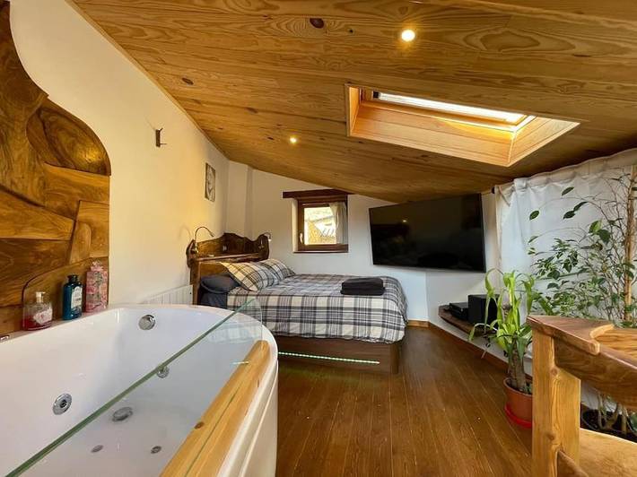 Location de vacances pour 3 personnes, avec Jacuzzi à Arén