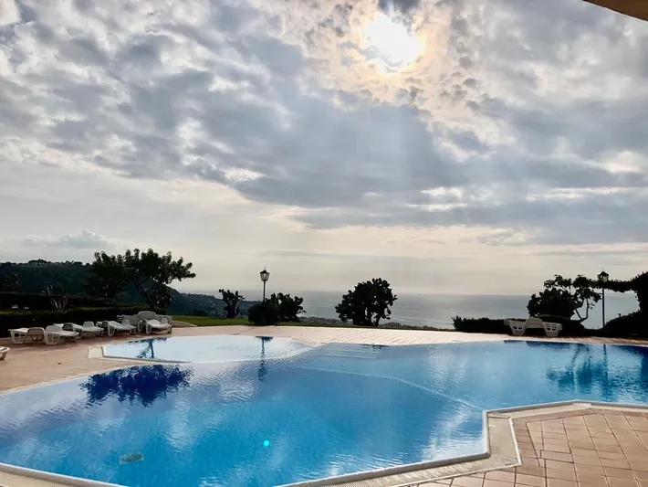 Apartamento de vacaciones para 2 personas, con vistas además de piscina y terraza - 1