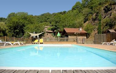 Chalet pour 4 personnes, avec jardin et piscine en Ardèche