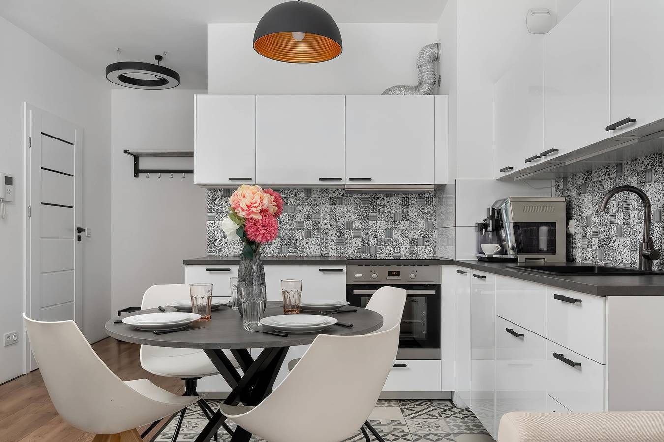 Ganze Wohnung, Air-conditioned Apartment | Parking | Balcony by the River in Breslau, Niederschlesien