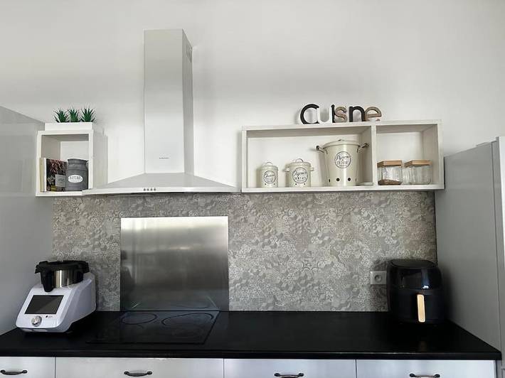 Location de vacances pour 4 personnes, avec terrasse et jacuzzi à Claret - 2
