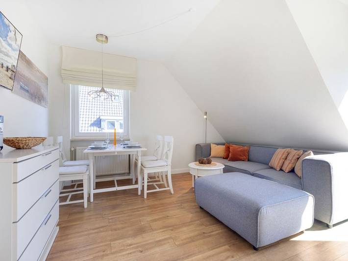 Ganze Ferienwohnung, Haus Sonnenschein Whg. G - Drei Raum Appartement im Obergeschoss und Dachgeschoss mit ca. 65m² Nutzfläche. in Nordfriesische Inseln (Schleswig-Holstein) (Schleswig-Holstein), Wenningstedt
