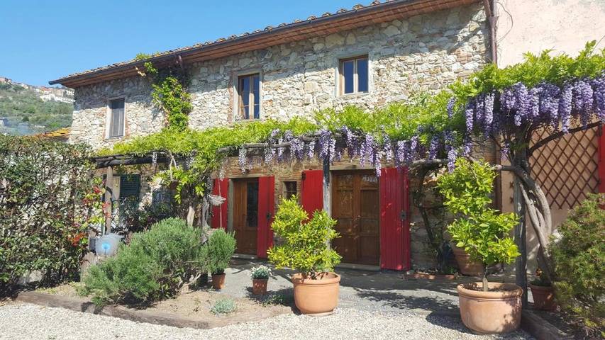 Ferienhaus für 2 Personen, mit Terrasse und Whirlpool sowie Garten und Pool
