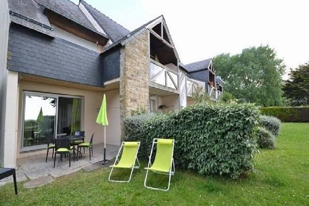 Entire apartment, T1 with sea view and access 30 meters in Sarzeau, Côte des Mégalithes