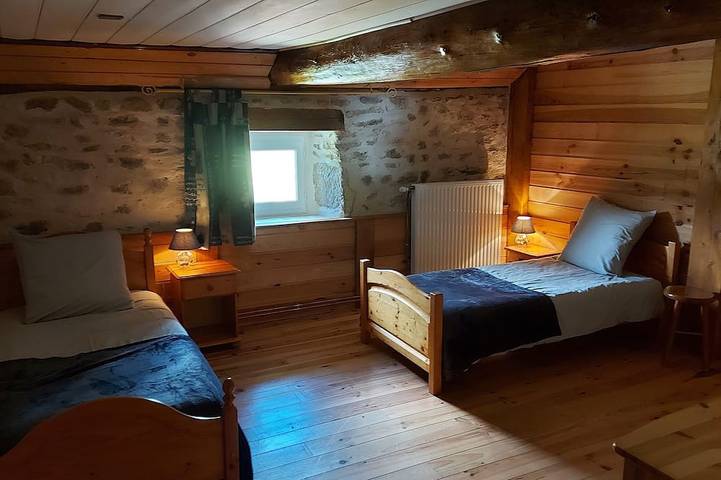 Gîte pour 6 personnes, avec jardin et terrasse dans Chalmazel-Jeansagnière - 3