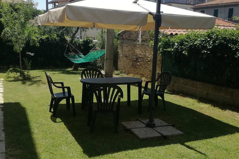 Entire apartment, Short Lets Pescara in Pescara, Pescara Province