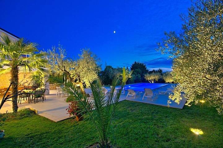 Ferienwohnung für 2 Personen, mit Pool und Garten sowie Terrasse in Poreč - 2