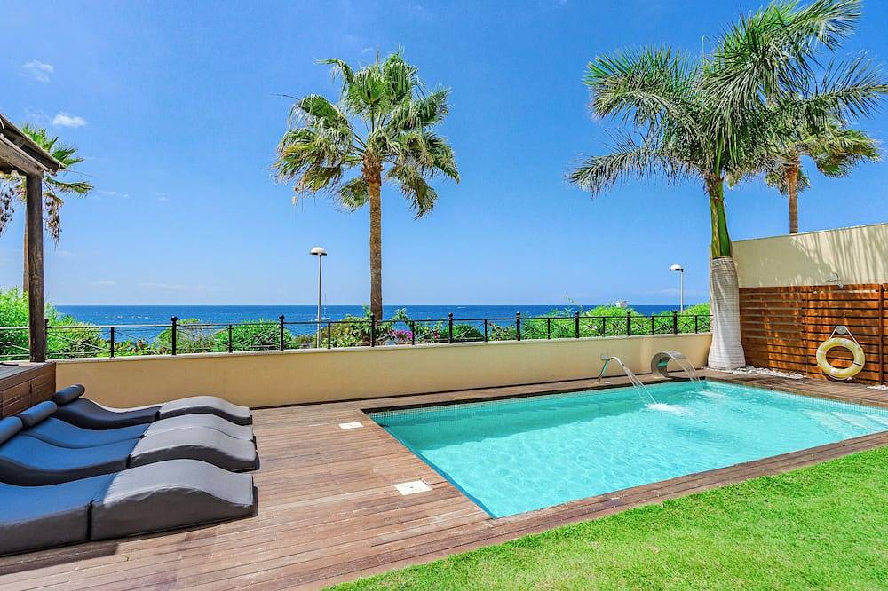 Villa for 8 People in Playa de los Cristianos, Arona
