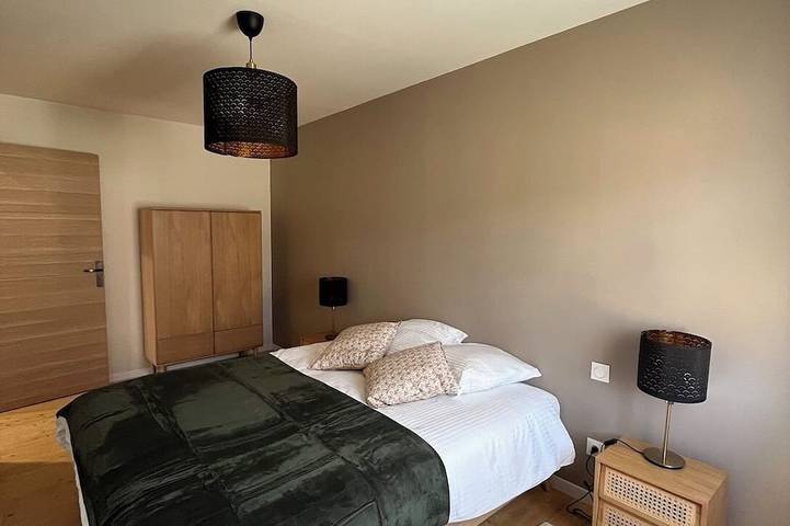 Gîte pour 4 personnes, avec jacuzzi à Lussac - 3