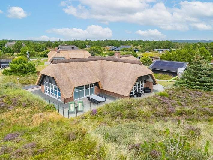 Ferienhaus für 8 Personen, mit Ausblick und Sauna sowie Pool in Henne Strand