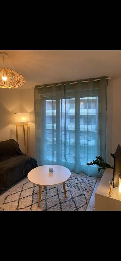 Location de vacances pour 4 personnes, avec balcon et piscine à Limoges