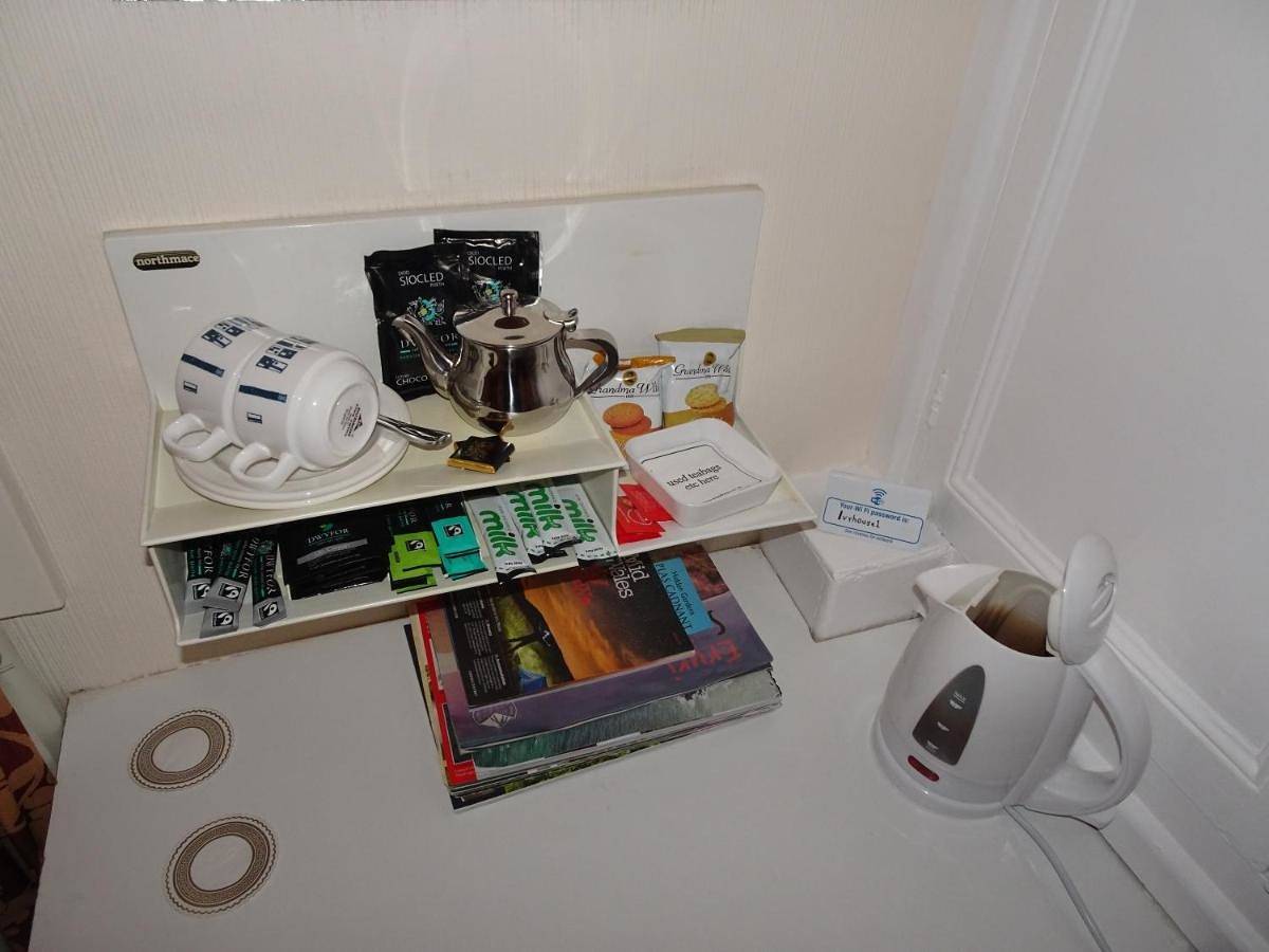 Ensuite Twin Room in Dolgellau, Snowdonia