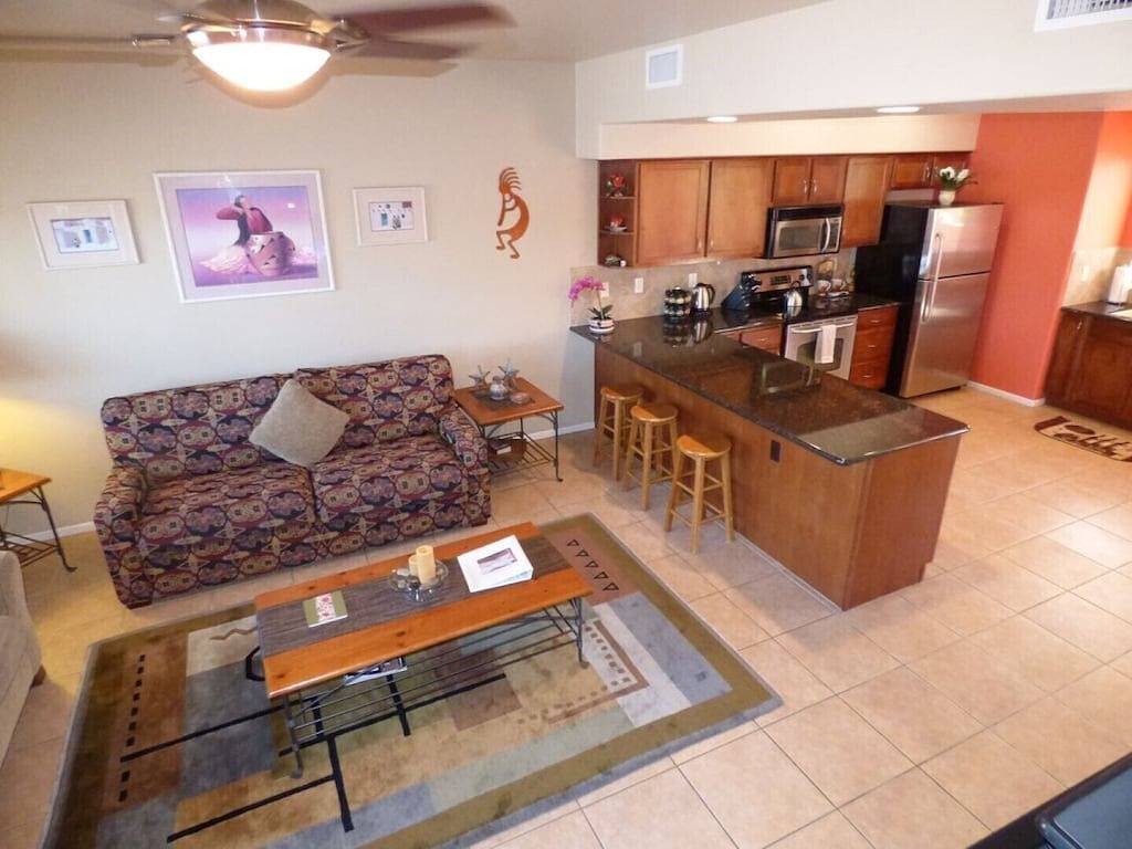 Großartige zentrale Lage! - Vacation Townhome - Blick auf den Red Rock in Oak Creek, Oak Creek Canyon