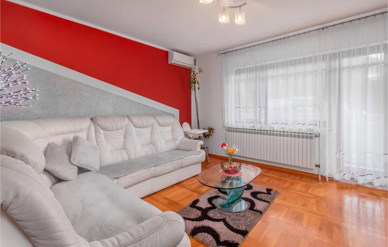 Modernes Apartment mit Terrasse in der Nähe des Stadtzentrums von Fuzine und mit Zugang zum Fluss in Fuzine, Primorje-Gorski Kotar