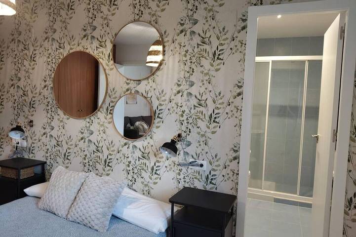 Entire apartment, Apartment with Garden and Parking in Castiello de Jaca in Castiello de Jaca, Aragonese Pyrenees