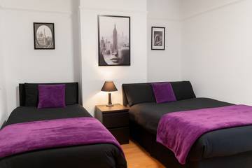 Holiday Rental for 10 People in Reading, North Wessex Downs, Photo 1