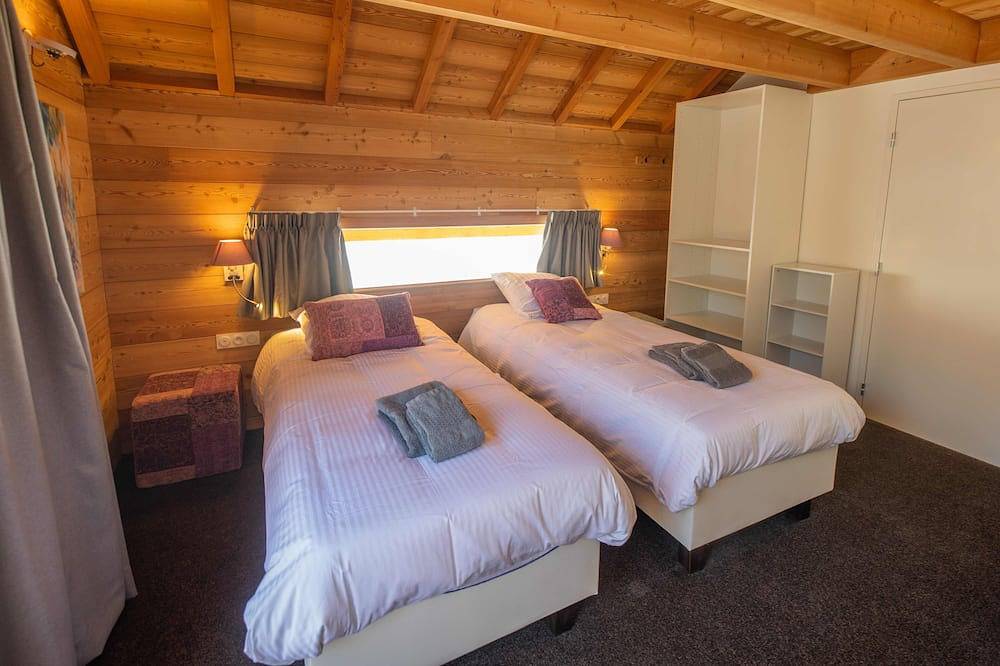 Luxury chalet (brand new) at Puy Saint Vincent 1400, nature, 250m to ski slopes in Puy-Saint-Vincent, Écrins National Park