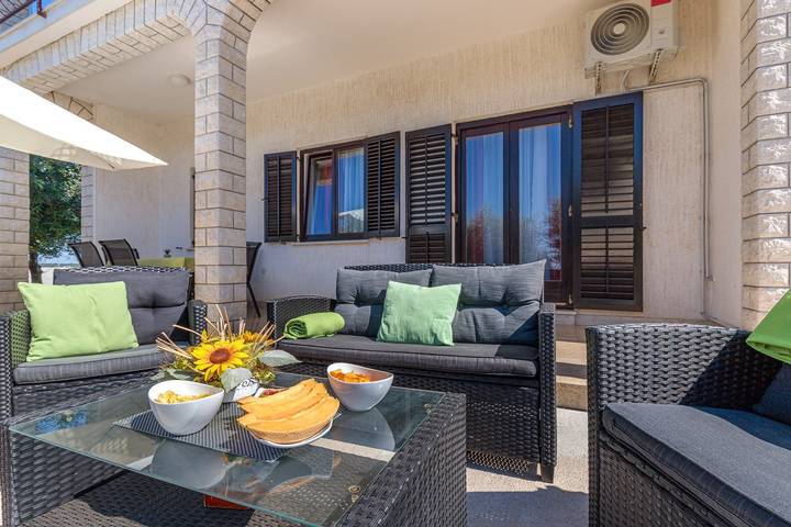 Ganze Wohnung, Apartment Terlevic mit 4 Schlafzimmern und Terrasse in Selina, Zentralistrien