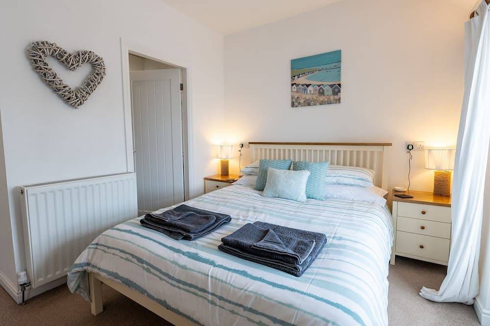 Sea Breezes - sleeps 2 guests in 1 bedroom in Moelfre, Insel Anglesey