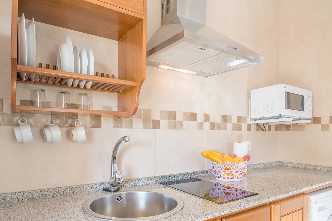 Appartement met airconditioning dichtbij het strand met zwembad, terras, tuin & Wi-Fi, foto 8