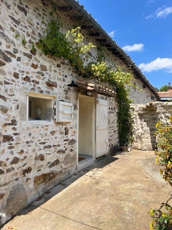 Gîte pour 2 personnes, avec jardin ainsi que terrasse et piscine, animaux acceptés dans les Deux-Sèvres - 4