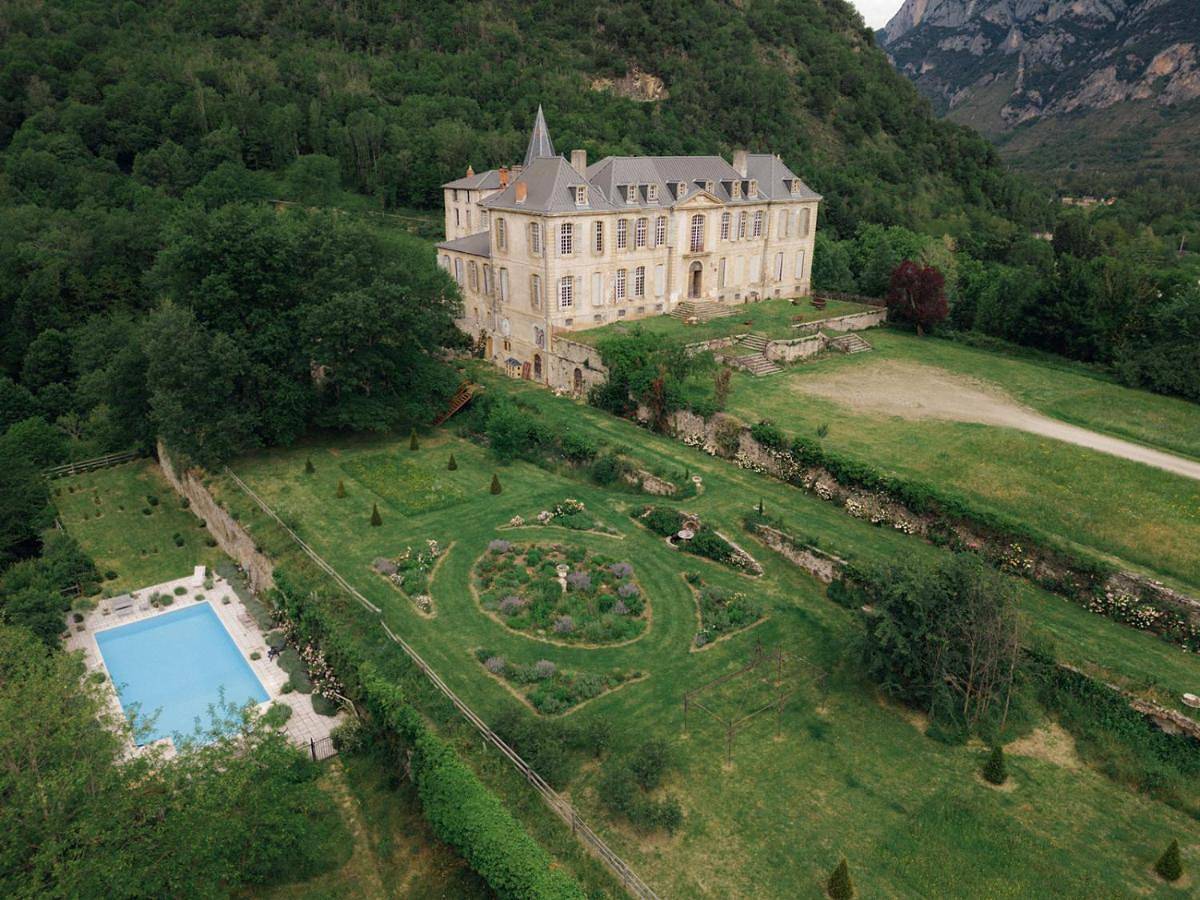 Chateau de Gudanes in Château-Verdun (Ariège), Pyrénées