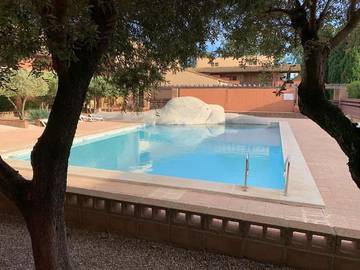 Gîte pour 4 personnes, avec piscine ainsi que vue et jardin dans Golf de Saint Cyprien