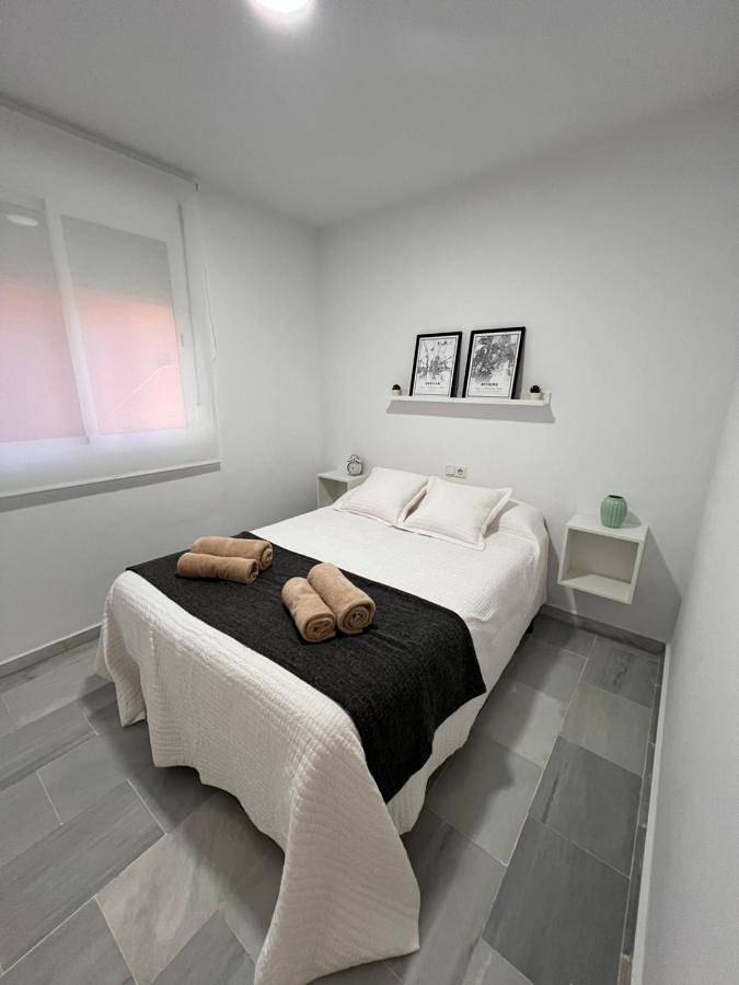 Apartamento para 4 personas, con Balcón y Terraza además de Jardín y Piscina en Camas