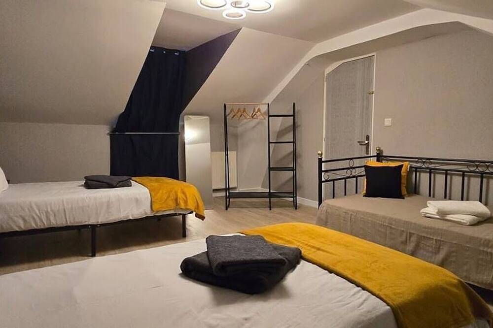 Appartement entier, Nous vous accueillons dans un appartement t3 moderne et spacieux in Commentry, Région de Montluçon