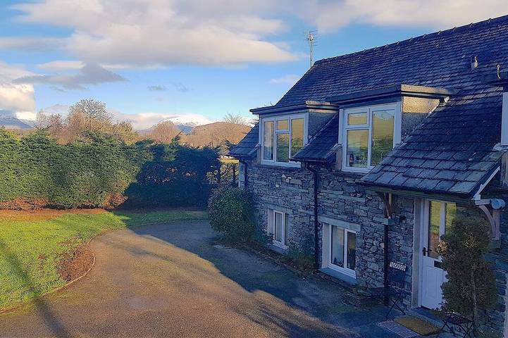 Log cabin for 6 people, with terrace and garden, with pets in Hawkshead