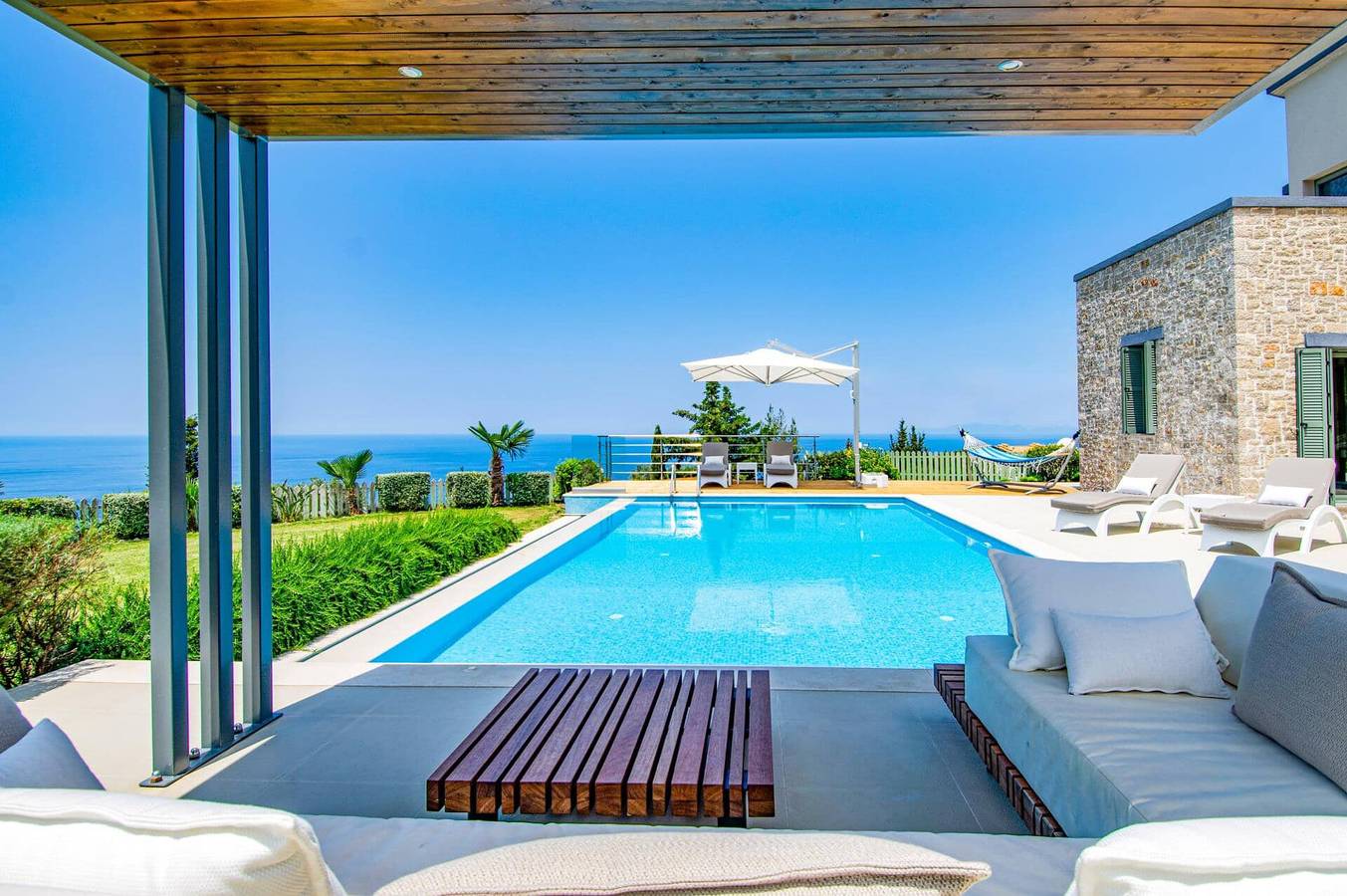 Villa Orizontas by Villa Plus in Kalamitsi, Grecia