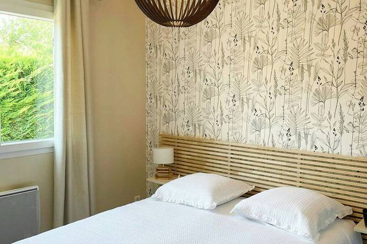 Location de vacances pour 6 personnes, avec jardin et piscine à Les Salelles - 2