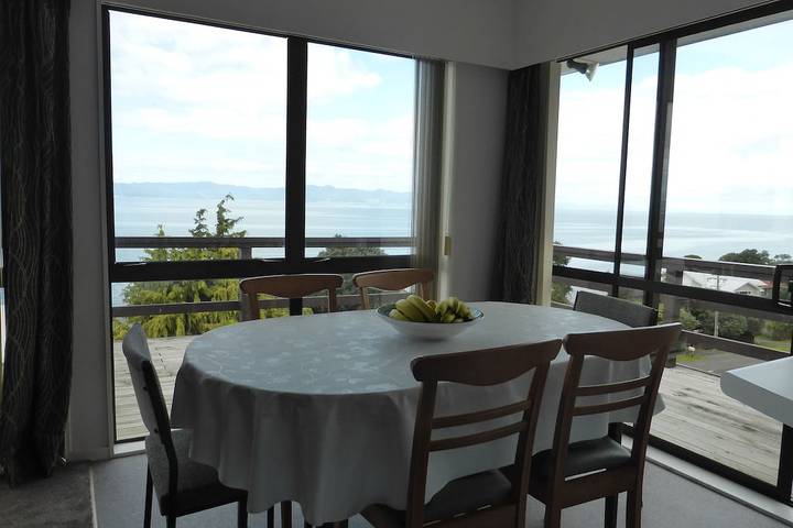 Holiday home for 6 people, with balcony and garden in New Zealand