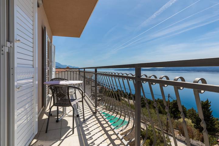 Apartament wakacyjny dla 6 osób, z balkon w Mimice