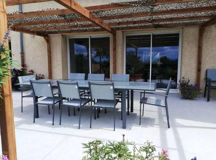 Location de vacances pour 10 personnes, avec Terrasse ainsi que Jardin et Piscine à Panissières - 4