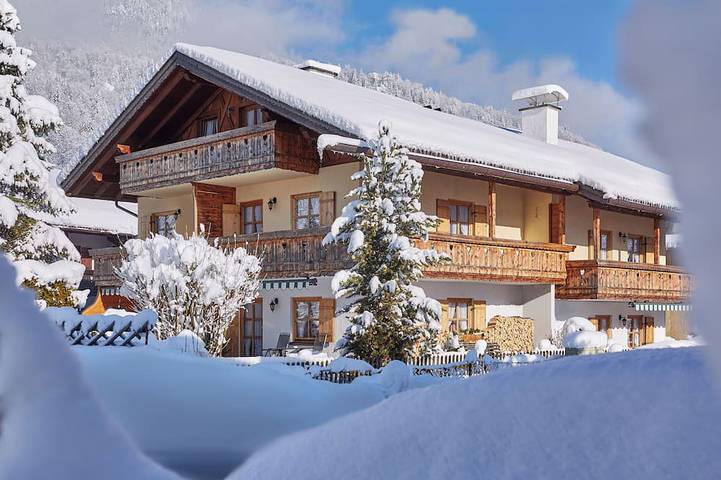 Ganze Wohnung, Gemütliche 1 Zimmer-Wohnung mit Terrasse und Blick auf die Berge in Oberau, Bayerische Alpen