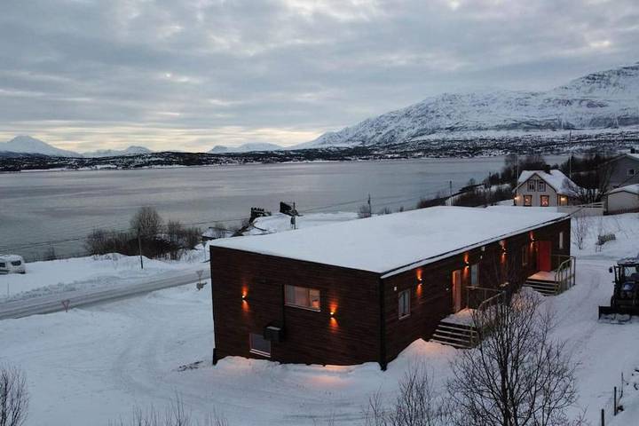 Gîte pour 8 personnes, avec jardin et vue, animaux acceptés dans Tromsø - 2