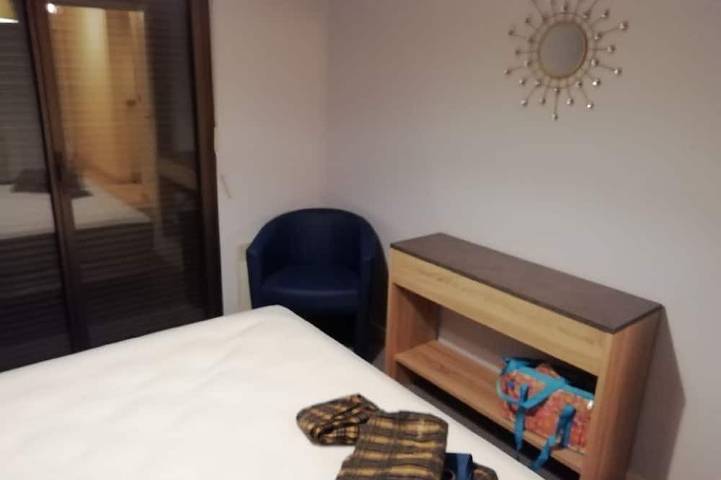 Gîte pour 4 personnes, avec jacuzzi et terrasse à Lons-le-Saunier - 4