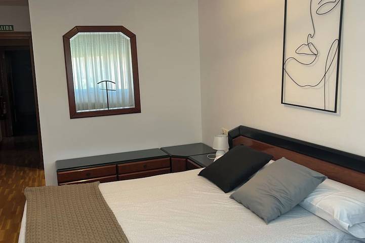 House for Groups and Families, sleeps 11 people in Barañain, Province de Navarra
