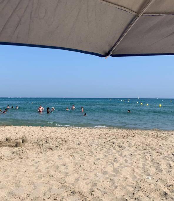 Location de vacances pour 8 personnes, avec terrasse ainsi que jardin et piscine à Gabian - 3