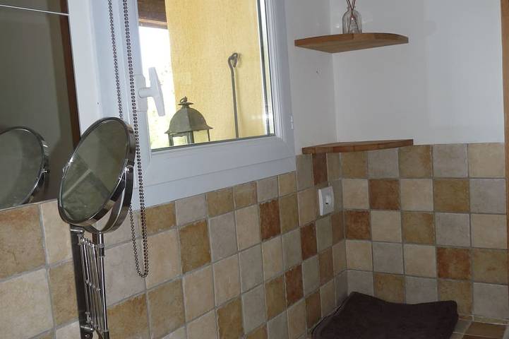 Gîte pour 2 personnes, avec jardin à Nans-les-Pins - 3