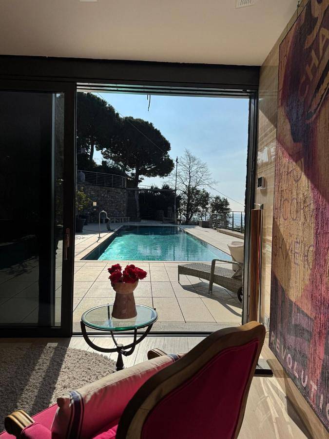 Ferienwohnung für 4 Personen, mit Terrasse und Garten sowie Pool und Ausblick