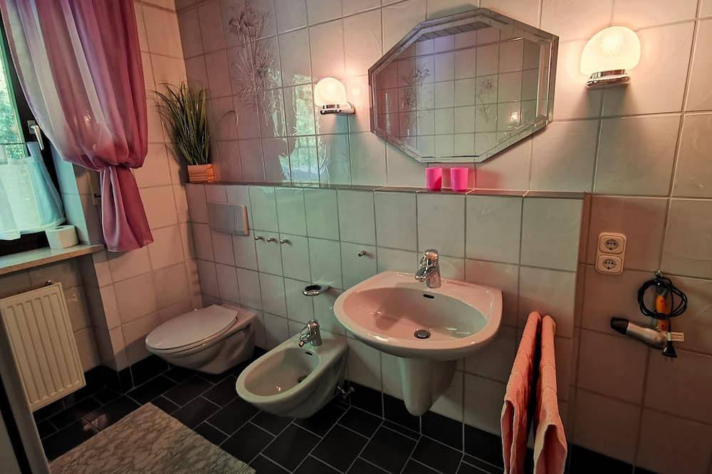 Ganze Wohnung, Ferienwohnung 1, bis 2 Personen, 55 qm, 1 Schlafzimmer in Traunreut, Landkreis Traunstein