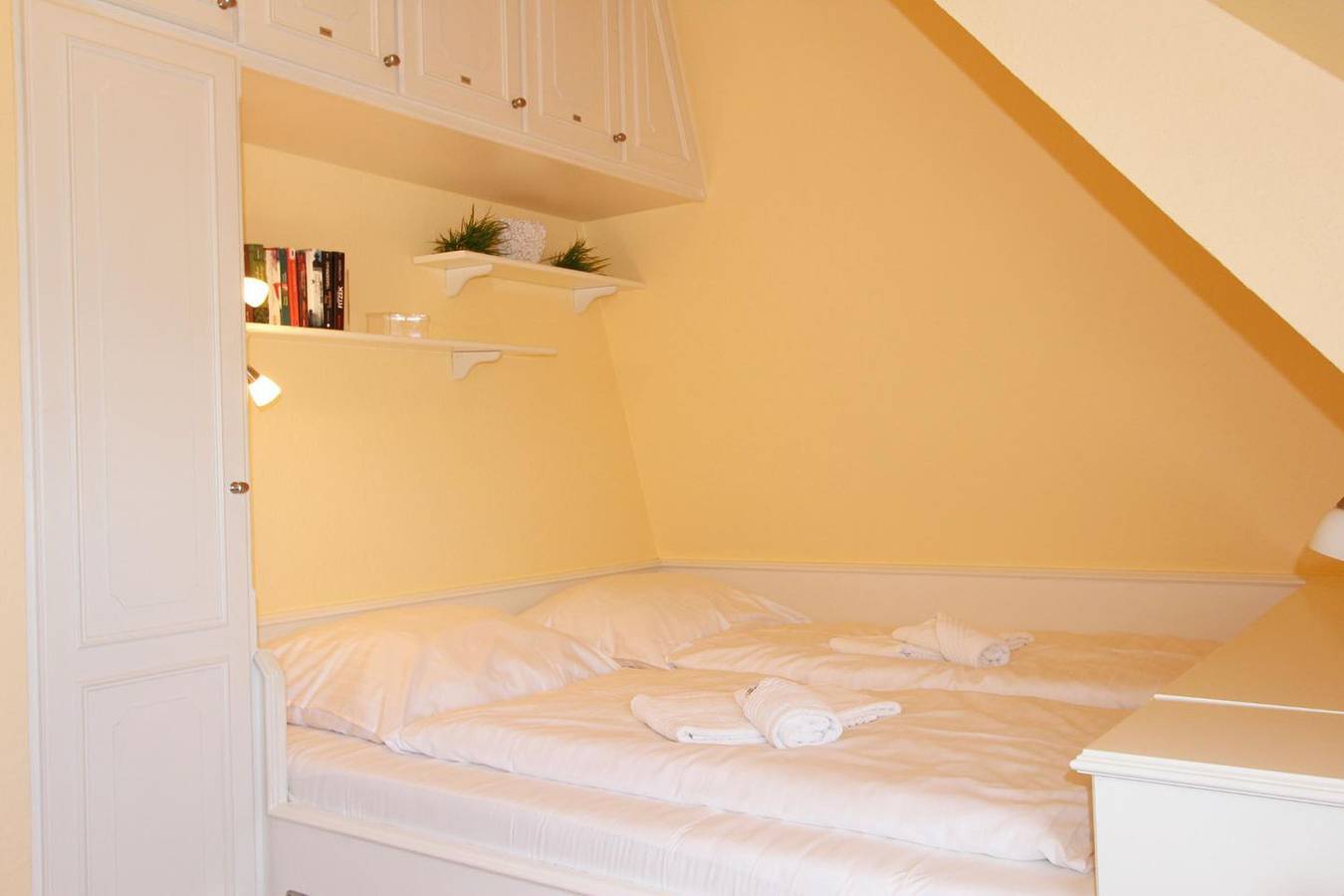 Ganze Wohnung, In warmen Farbtönen gestaltetes Ferienappartement in herrlich ruhiger Lage in Wenningstedt, Sylt
