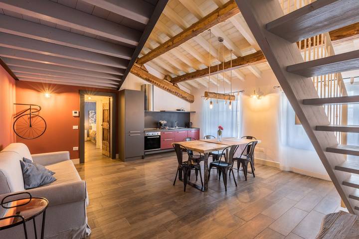 Loft per 6 persone, con giardino a Desenzano del Garda