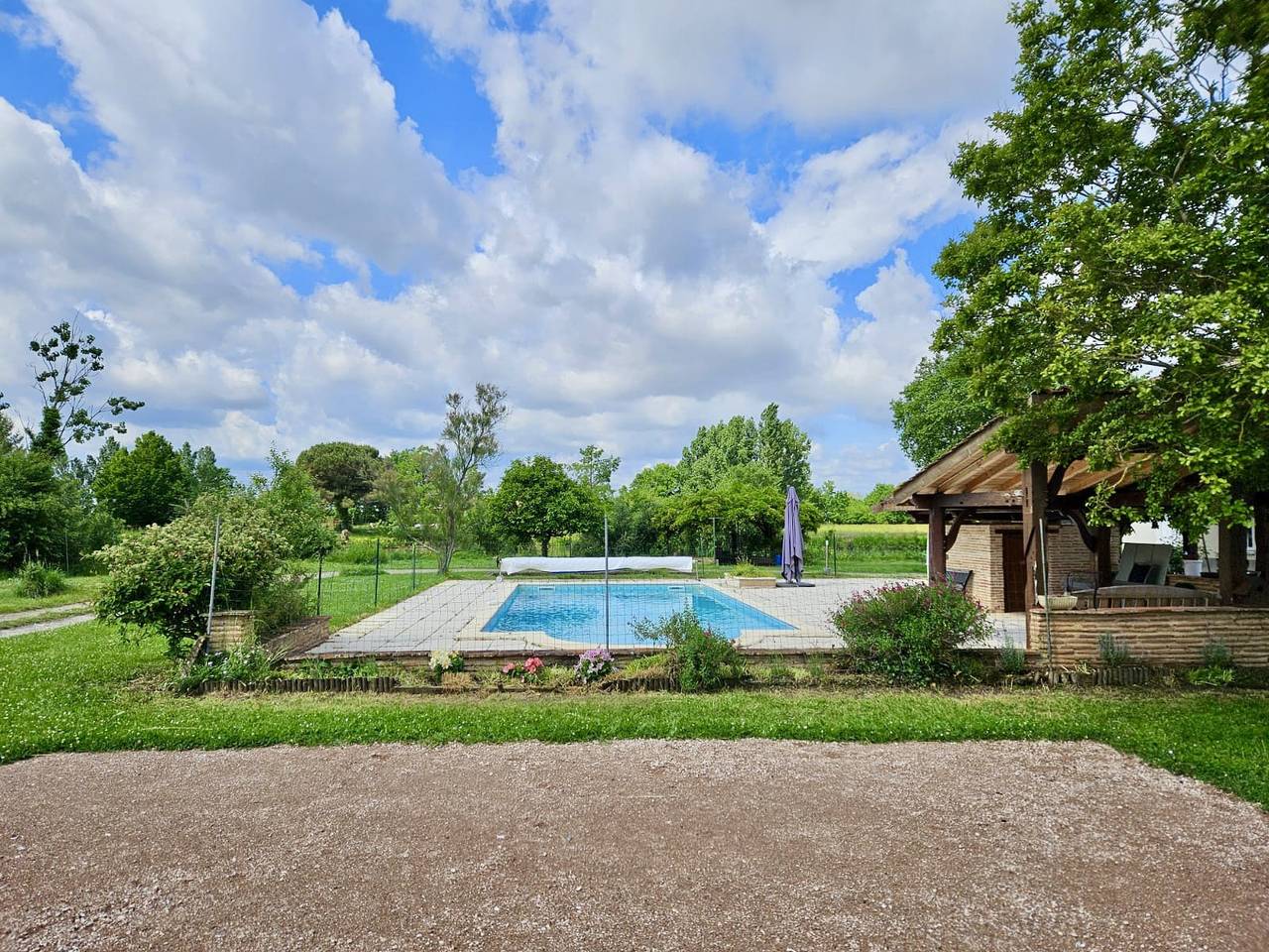 Villa Le Parc de Gouts – Votre grand domaine avec piscine chauffée et étang privé à Aiguillon in Aiguillon, Région d'Agen