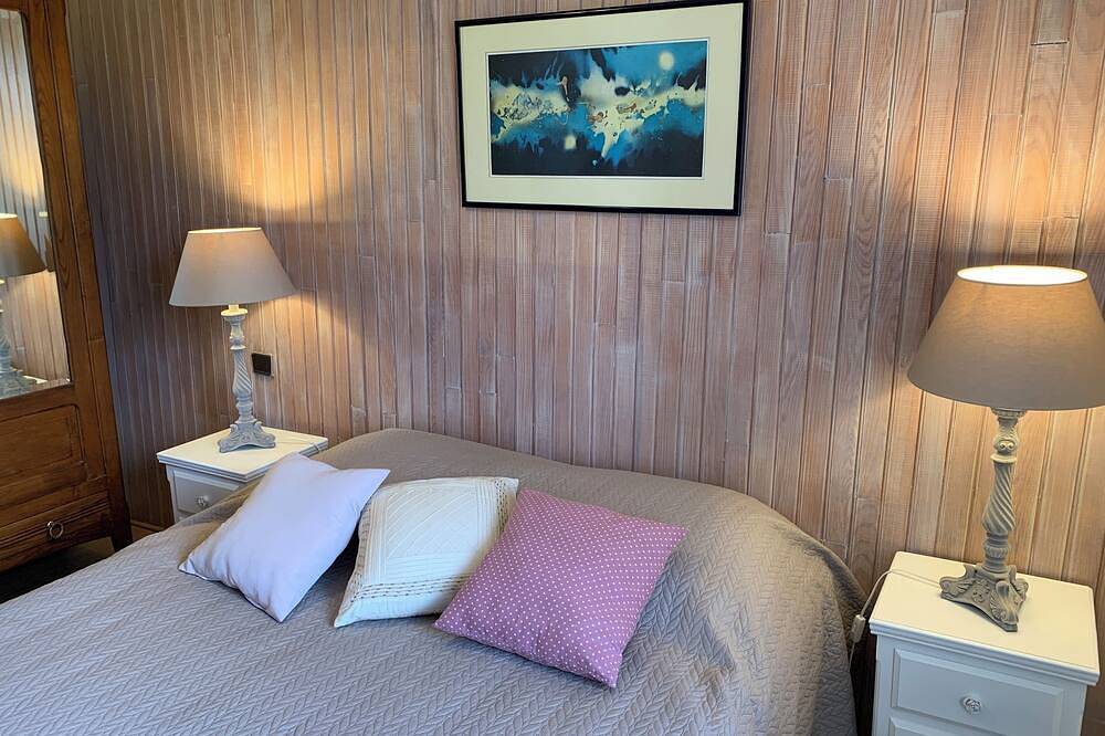 Meublé de vacances 3* en Corrèze, 2 chambres, parc arboré. Rénové Printemps 2024 in Pérols-sur-Vézère, Région d'Ussel