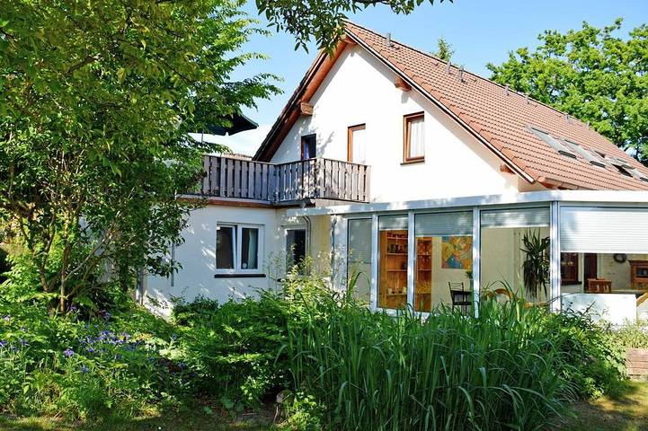 Ganze Wohnung, Ferienwohnung mit Sonnenbalkon 02 - Gästehaus Kapitän Winston in Lauterbach (Rügen), Putbus