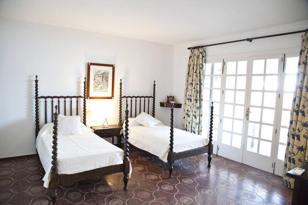 Fantastische Villa am Meer, Garten, Terrassen und direkten Zugang zum Meer in Cala Blava, Llucmajor