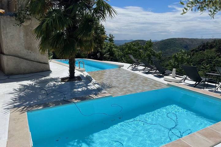 Location de vacances pour 8 personnes, avec Terrasse et Jardin à Rompon